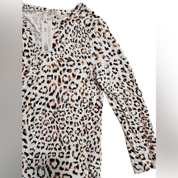 FINN & GRACE -NWT women long sleeve blouse size S - - Picture 2 of 4